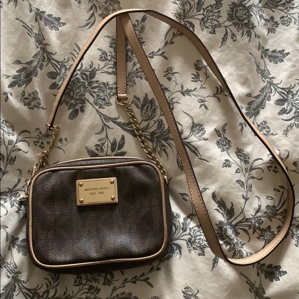 Michael kors crossbody